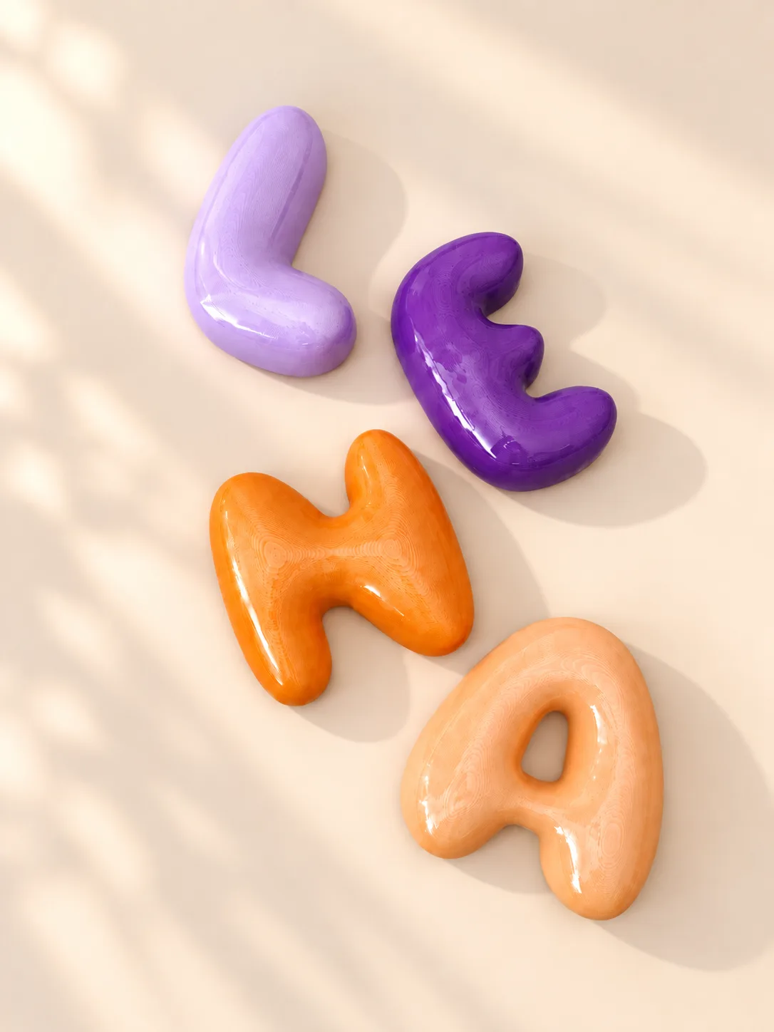 Letras LENA en tonos lila, morado, naranjo y damasco